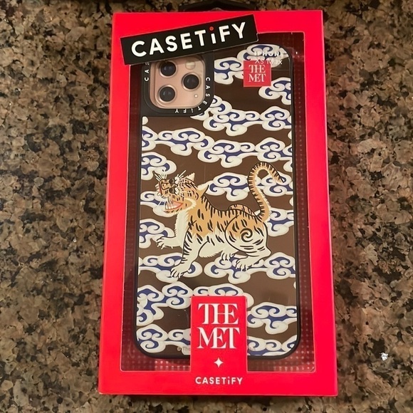 Casetify Accessories - NWT Casetify The MET Art Museum Rank badge with tiger IPhone XS Max